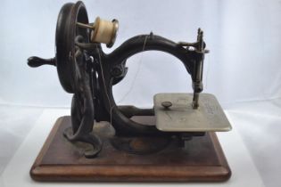 Wilcox & Gibbs sewing machine Co, New York, London, Paris mini sewing machine