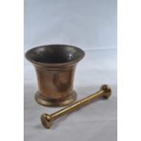 C17th/C18th brass pestle and mortar, height of mortar 10.5cm x dia. 13cm