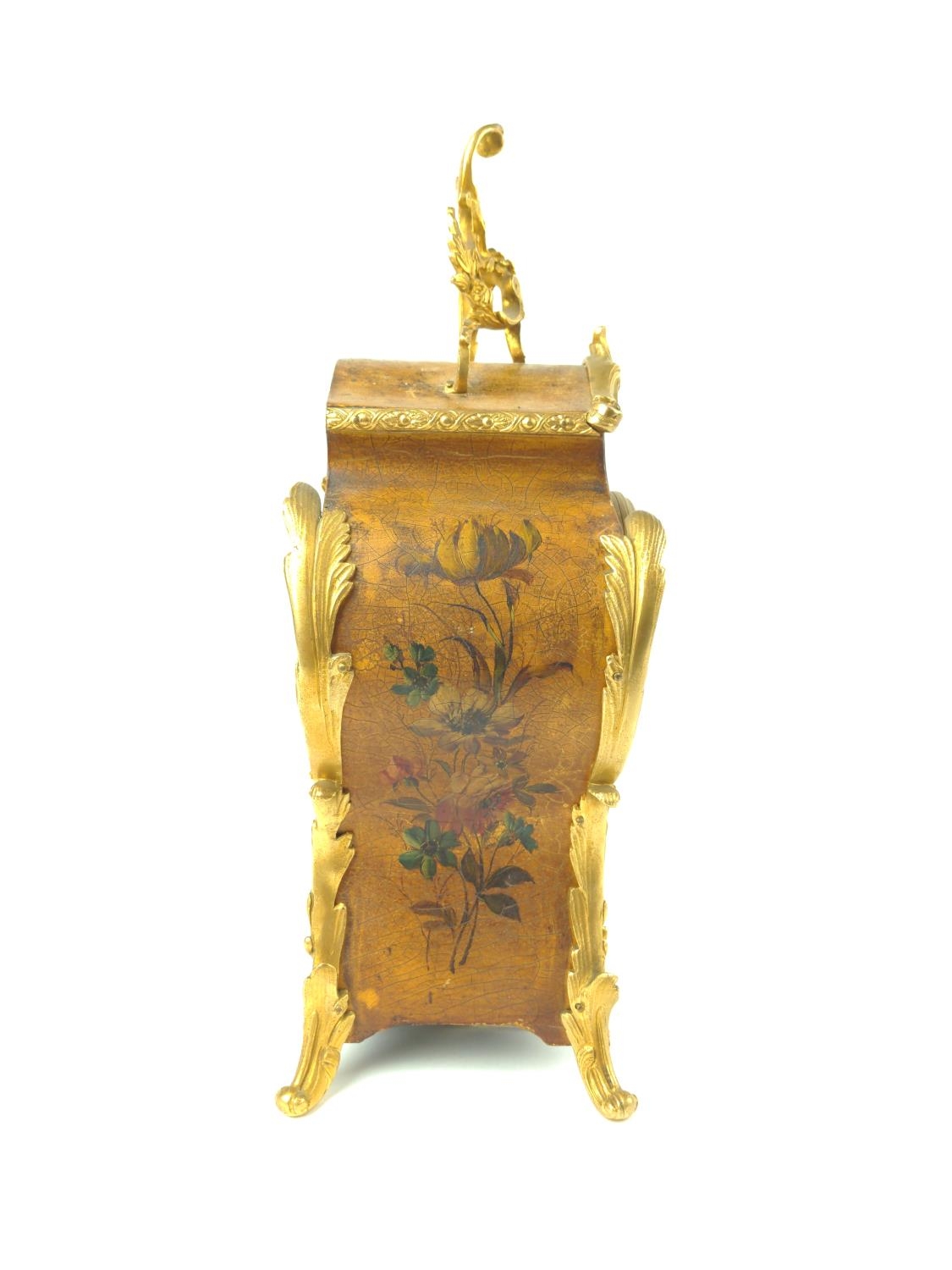 A Vernis Martin style mantle clock, painted with a figure in a landscape and floral sprays, foliate  - Image 6 of 6