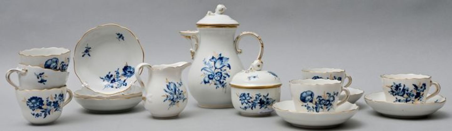 Blaue Blume mit Goldgräsern/ porcelain mocha service