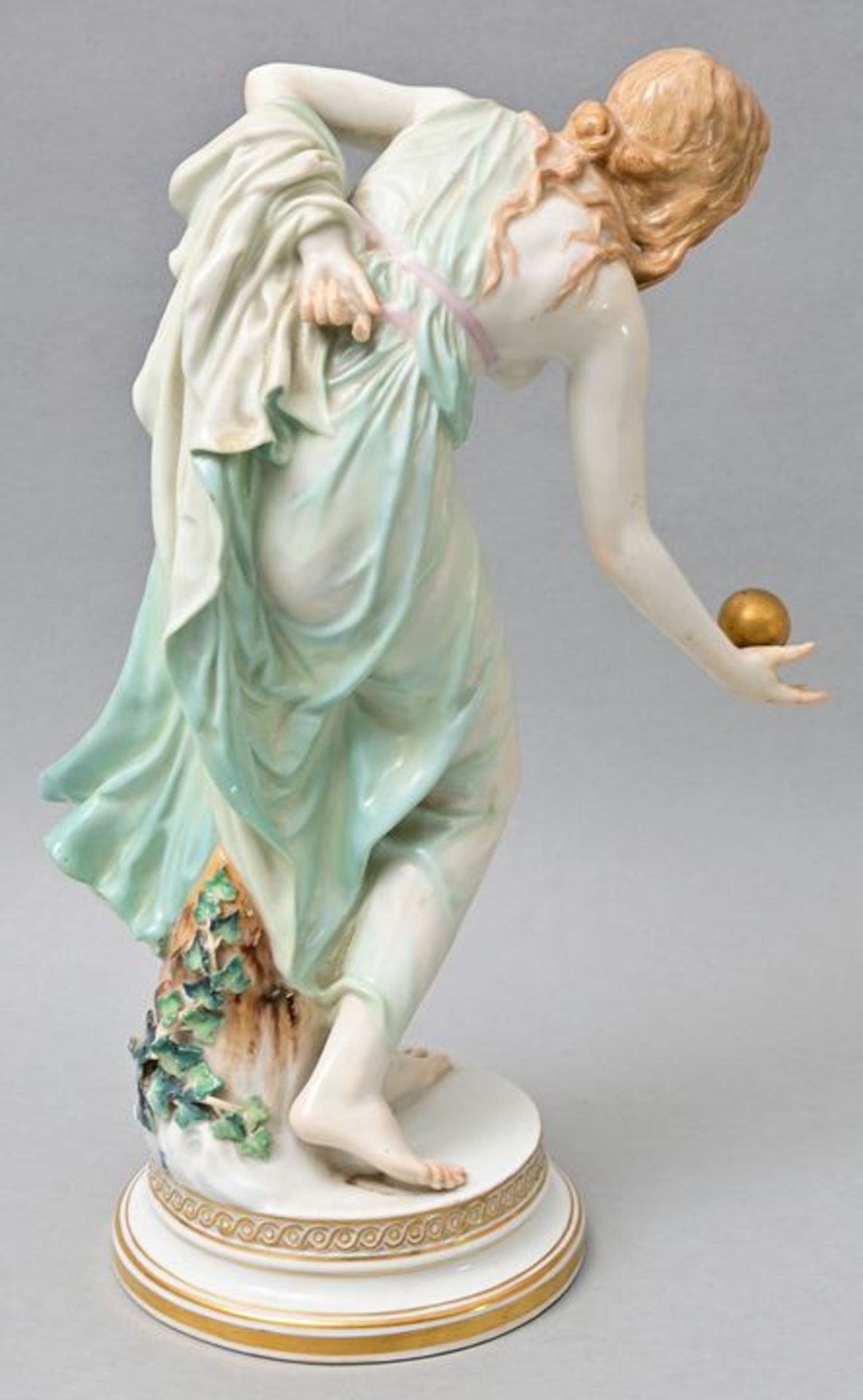 Porzellanfigur "Kugelspielerin", Meissen / porcelain figure - Bild 4 aus 5