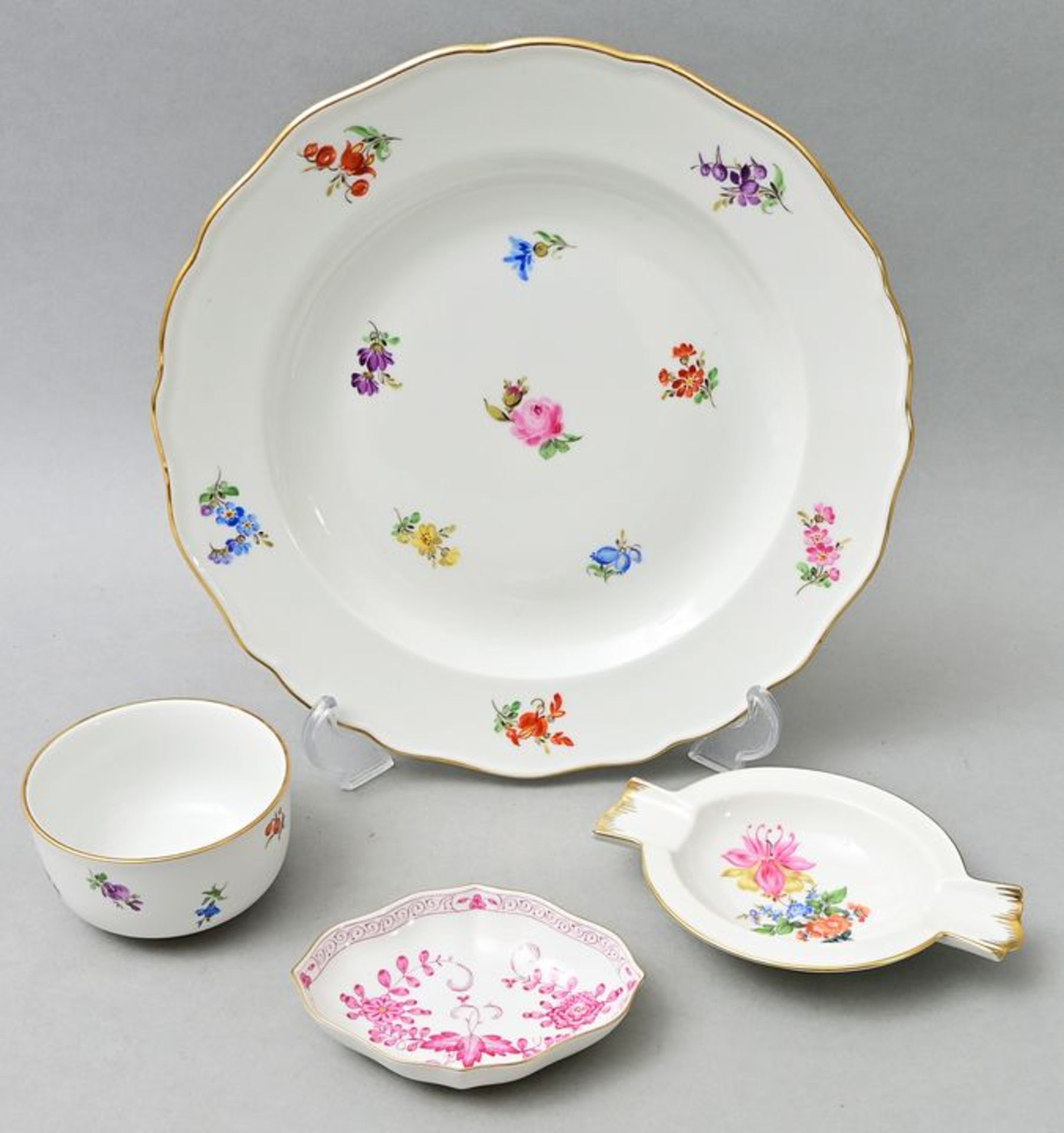 Vier Einzelteile/ four porcelain items