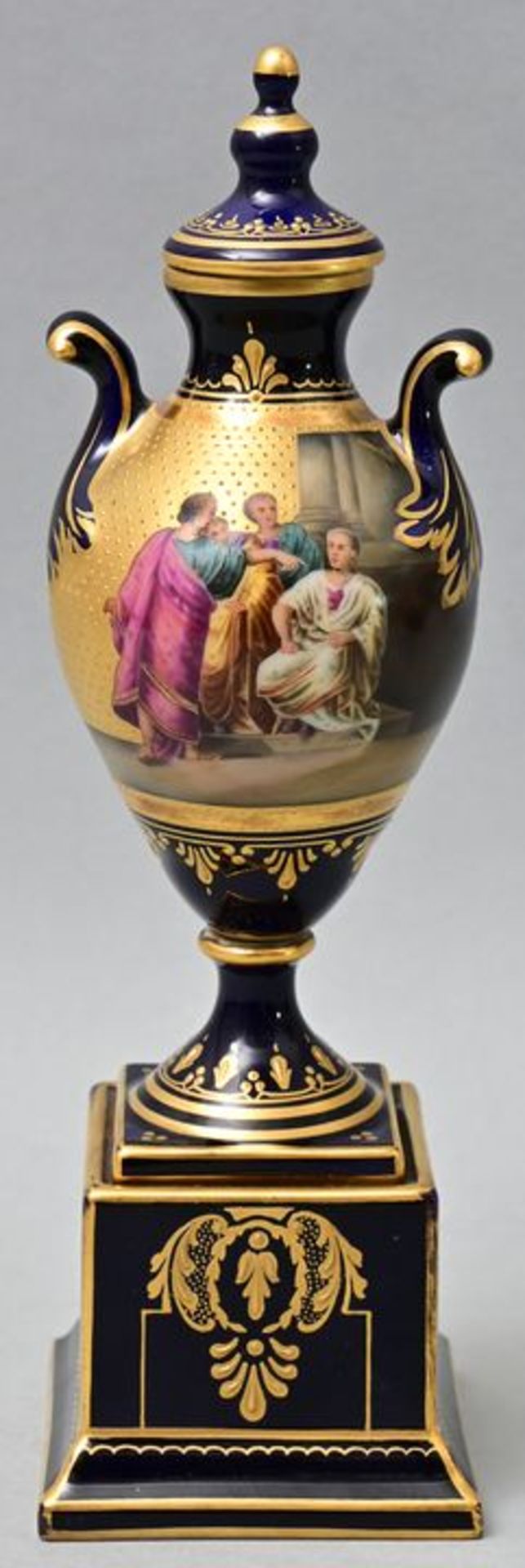 Kleine Prunk-Deckelvase/ lidded vase