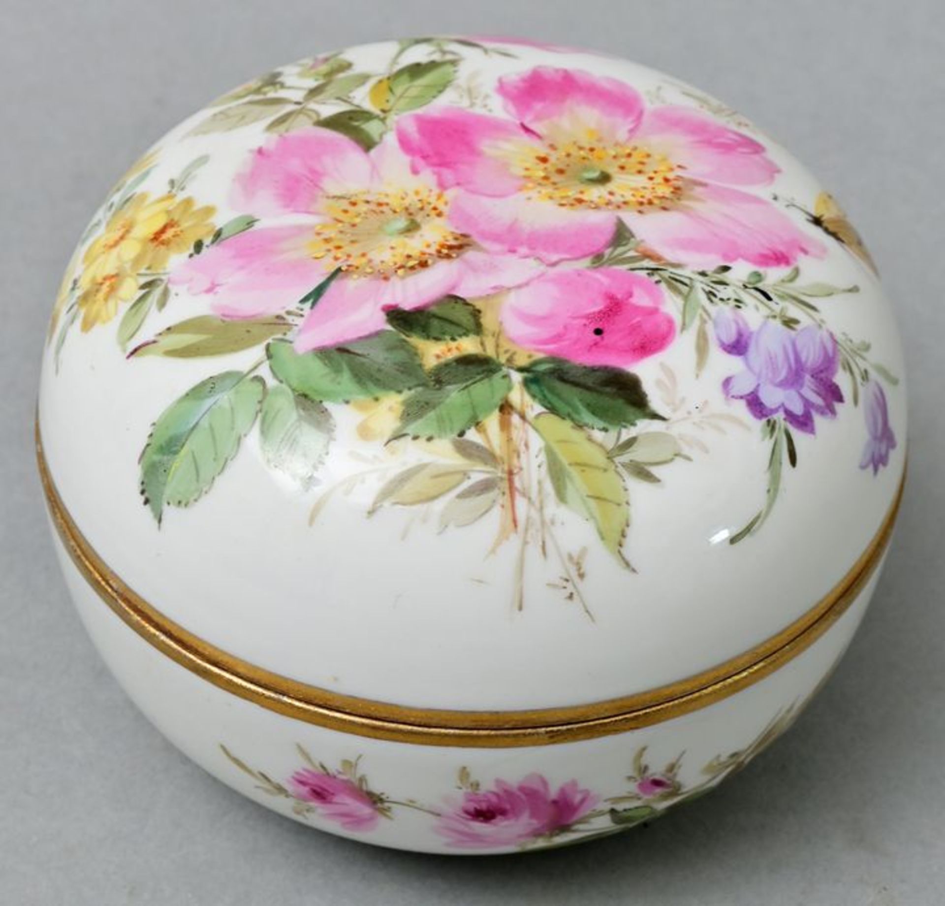 Deckeldose/ porcelain box with cover