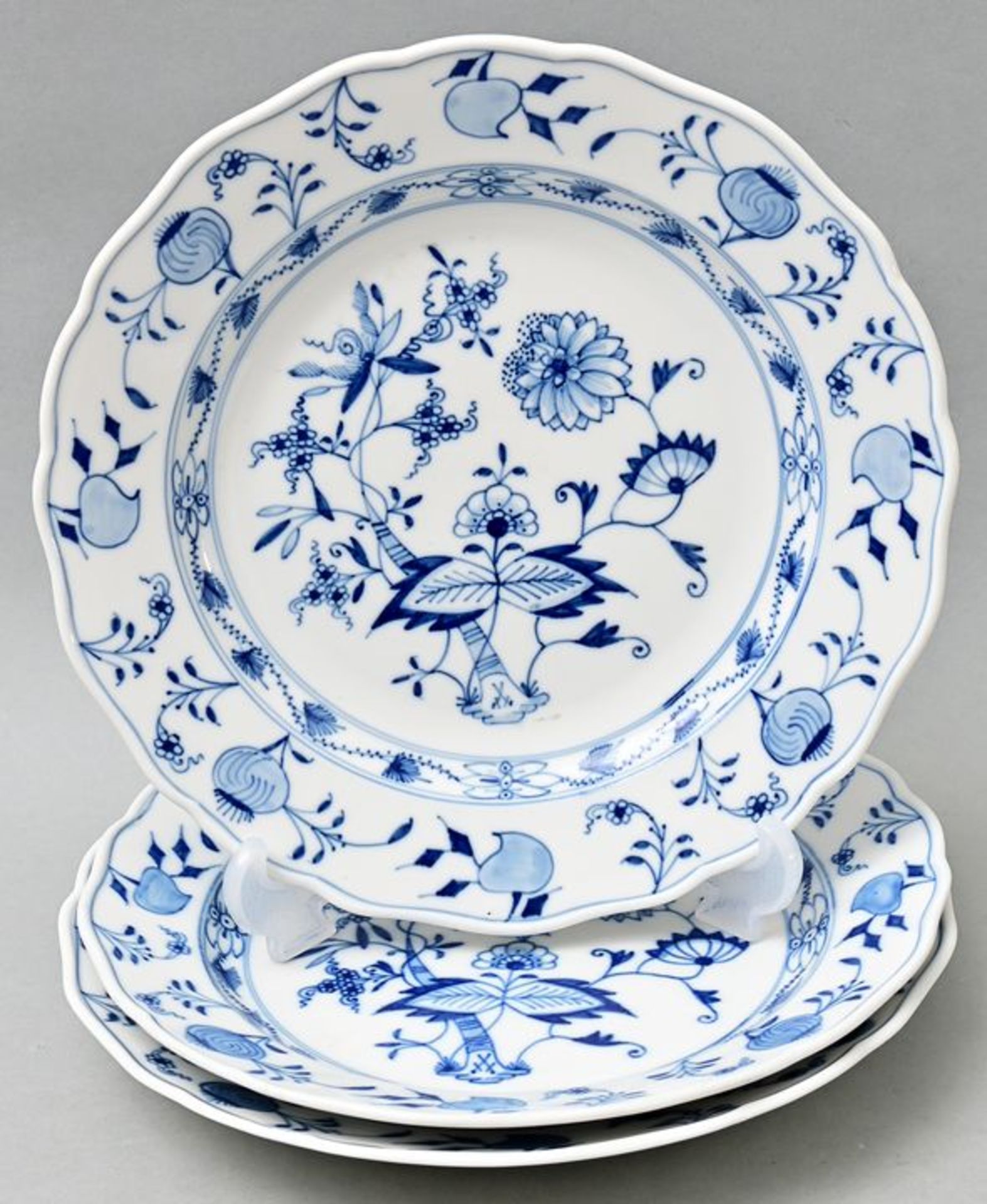 Drei Teller, Meissen, um 1900.