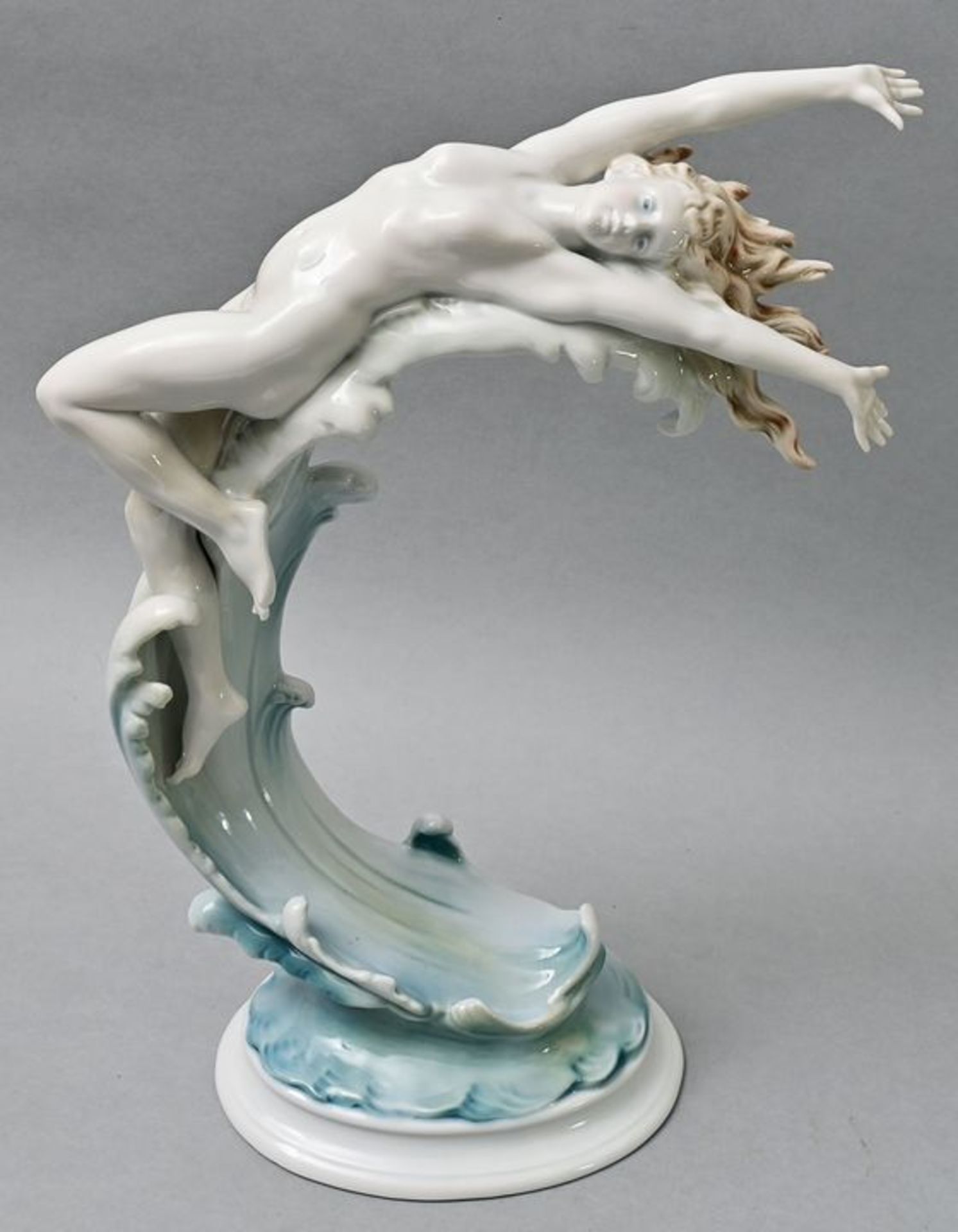 Akt auf Welle/ porcelain figure