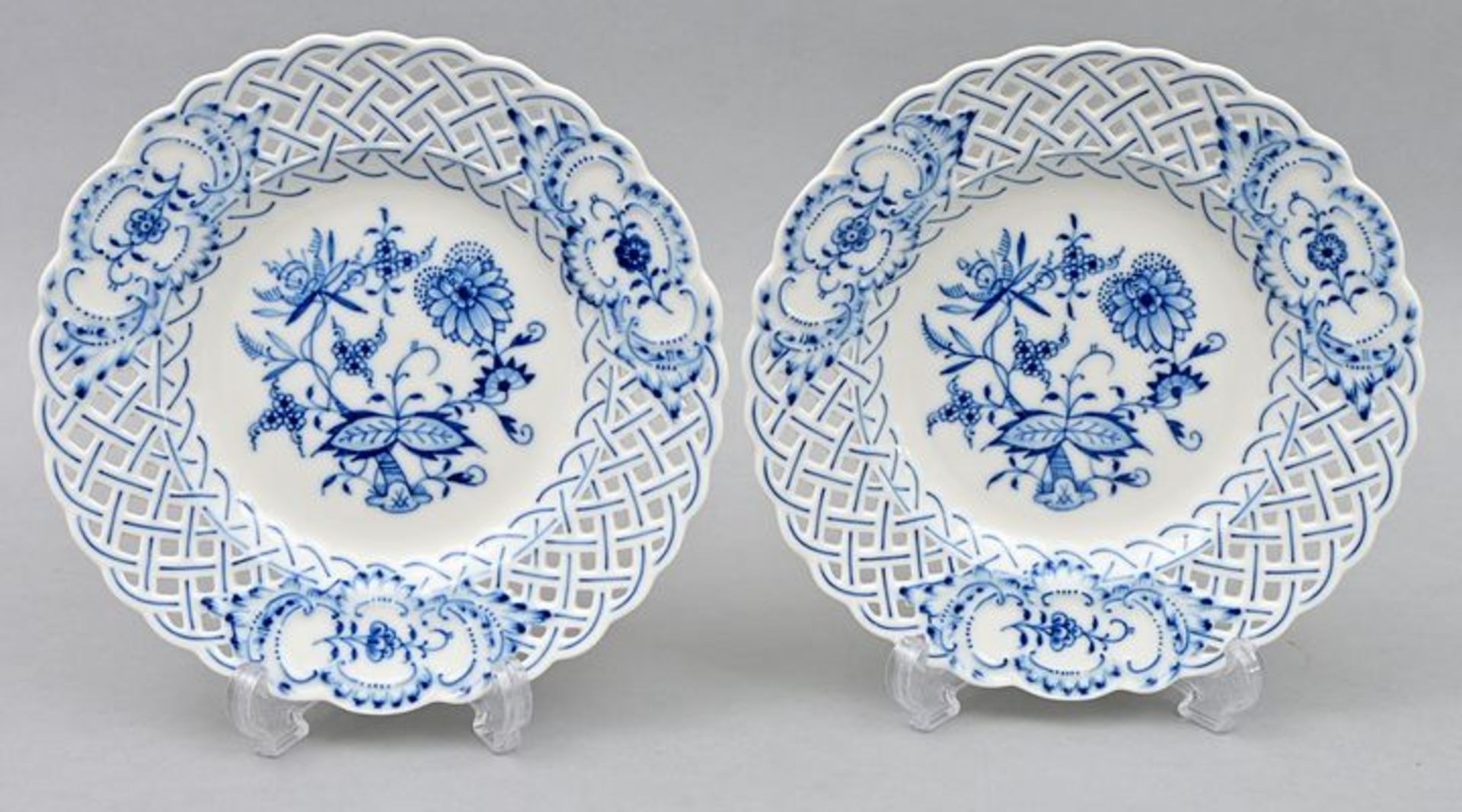 Durchbrochene Teller/ plates with perforated design