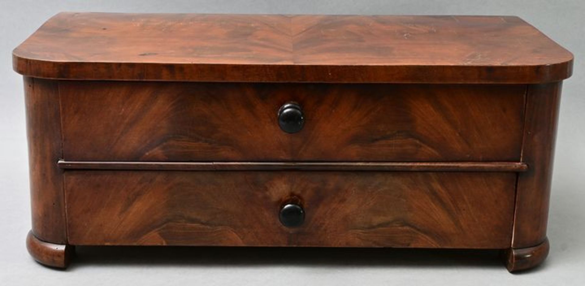 Tischkommode/ table chest with drawers