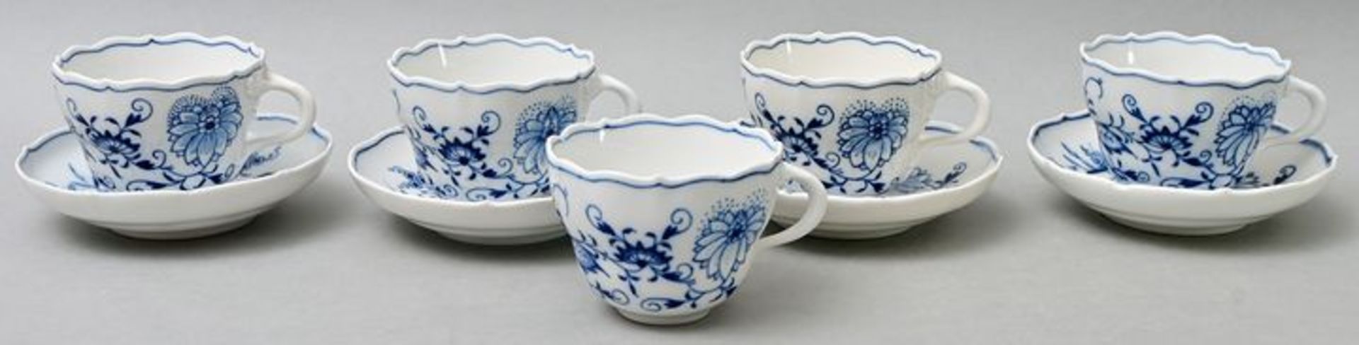 Sechs Tassen mit vier Untertassen, Meissen / Cups with saucer
