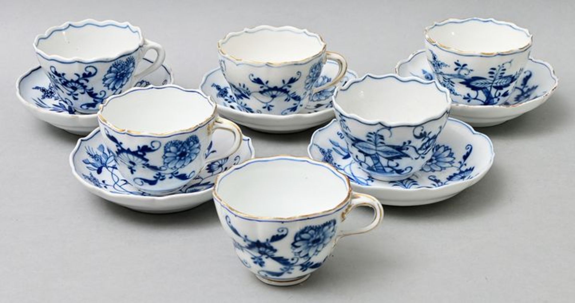 Tassen mit Untertassen/ cups with saucers