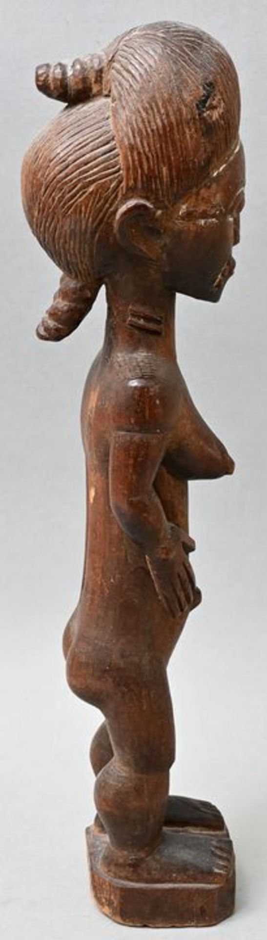 Weibliche Figur/ female statuette - Bild 3 aus 3