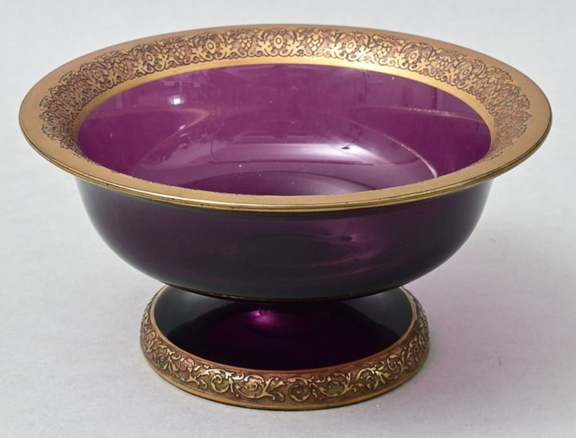 Schale mit Oroplastikdekor/ glass bowl