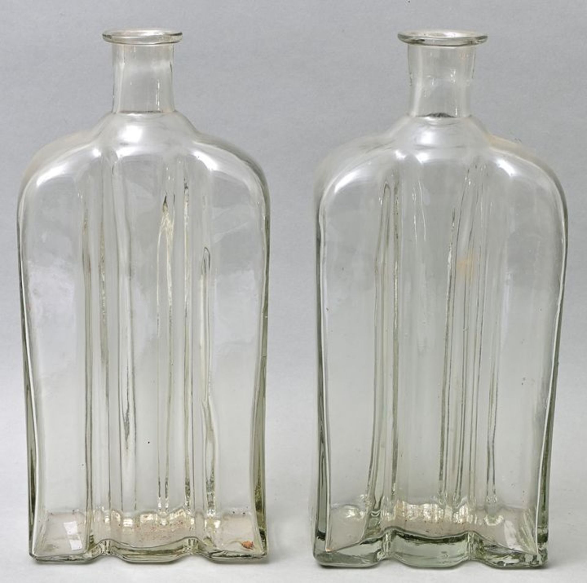 Paar Flaschen/ two bottles