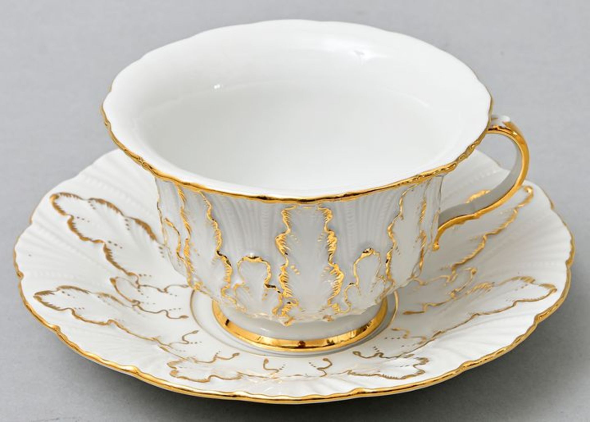 Tasse mit Untertasse/ cup with saucer