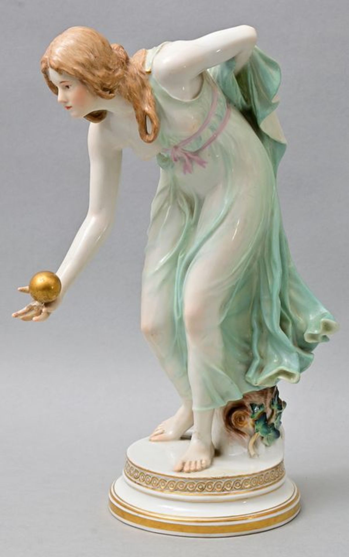 Porzellanfigur "Kugelspielerin", Meissen / porcelain figure