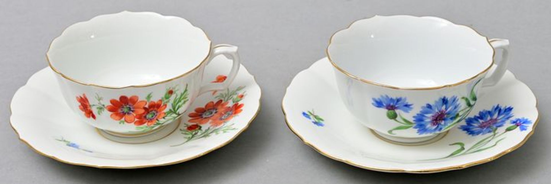 Zwei Tassen mit Untertassen/ cups with saucers