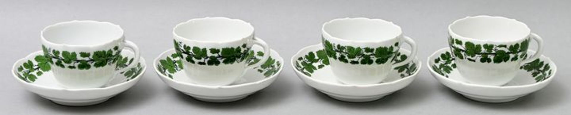 Kaffeetassen mit Untertassen/ cups with saucers