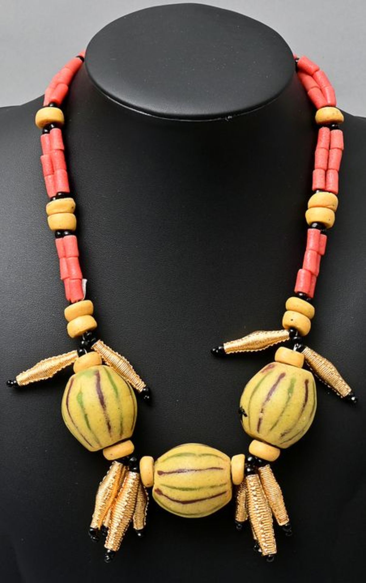 Kette große Glasperlen, Goldelemente 8 k, ca. 30 g/ necklace