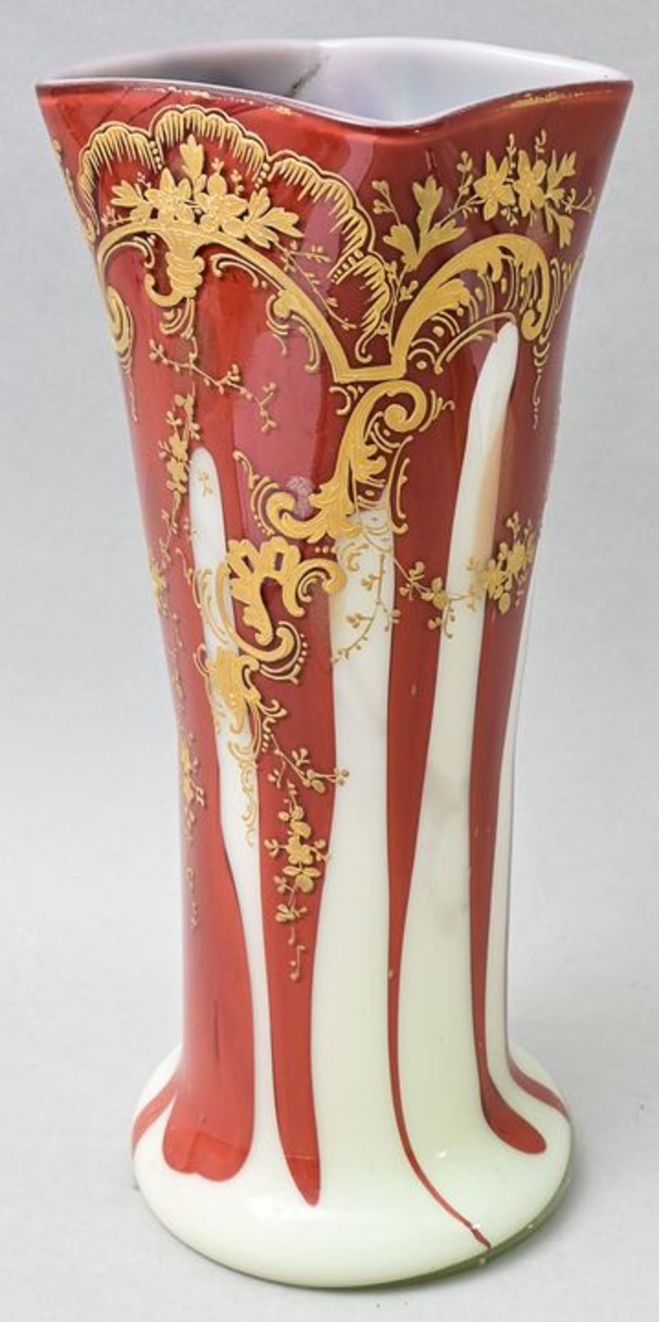 Glasvase Opalinglas Laufoptik, Goldornamente, um 1900/ art nouveau vase