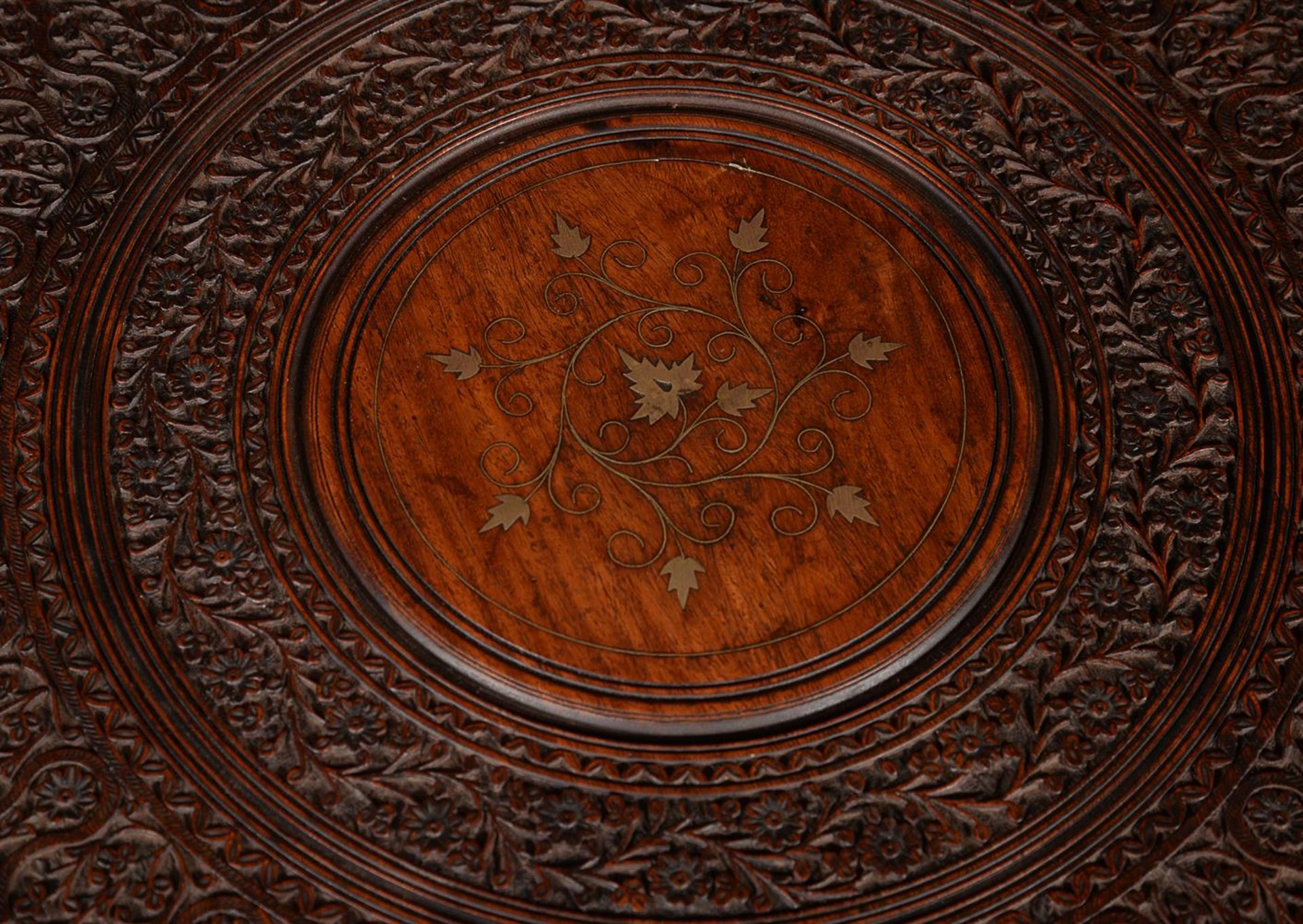 A CARVED HARDWOOD TABLE IN MOORISH TASTE - Bild 3 aus 5
