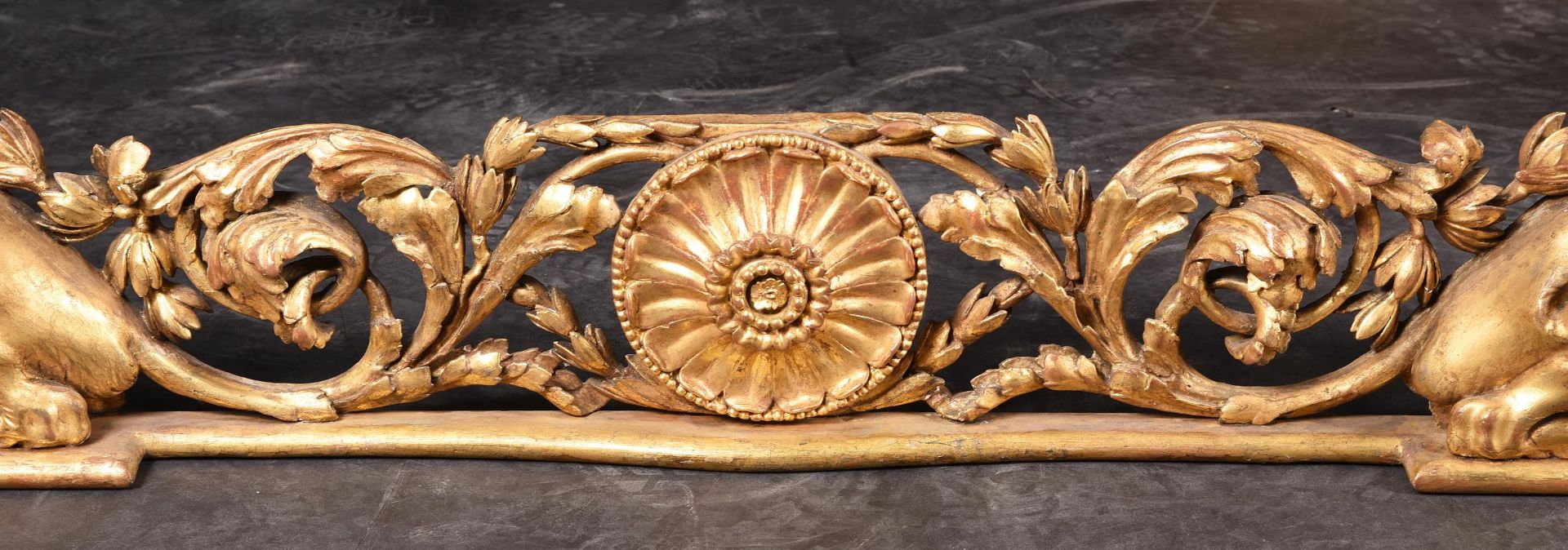 A PAIR OF GILTWOOD OVERDOOR MANTELS - Bild 3 aus 3