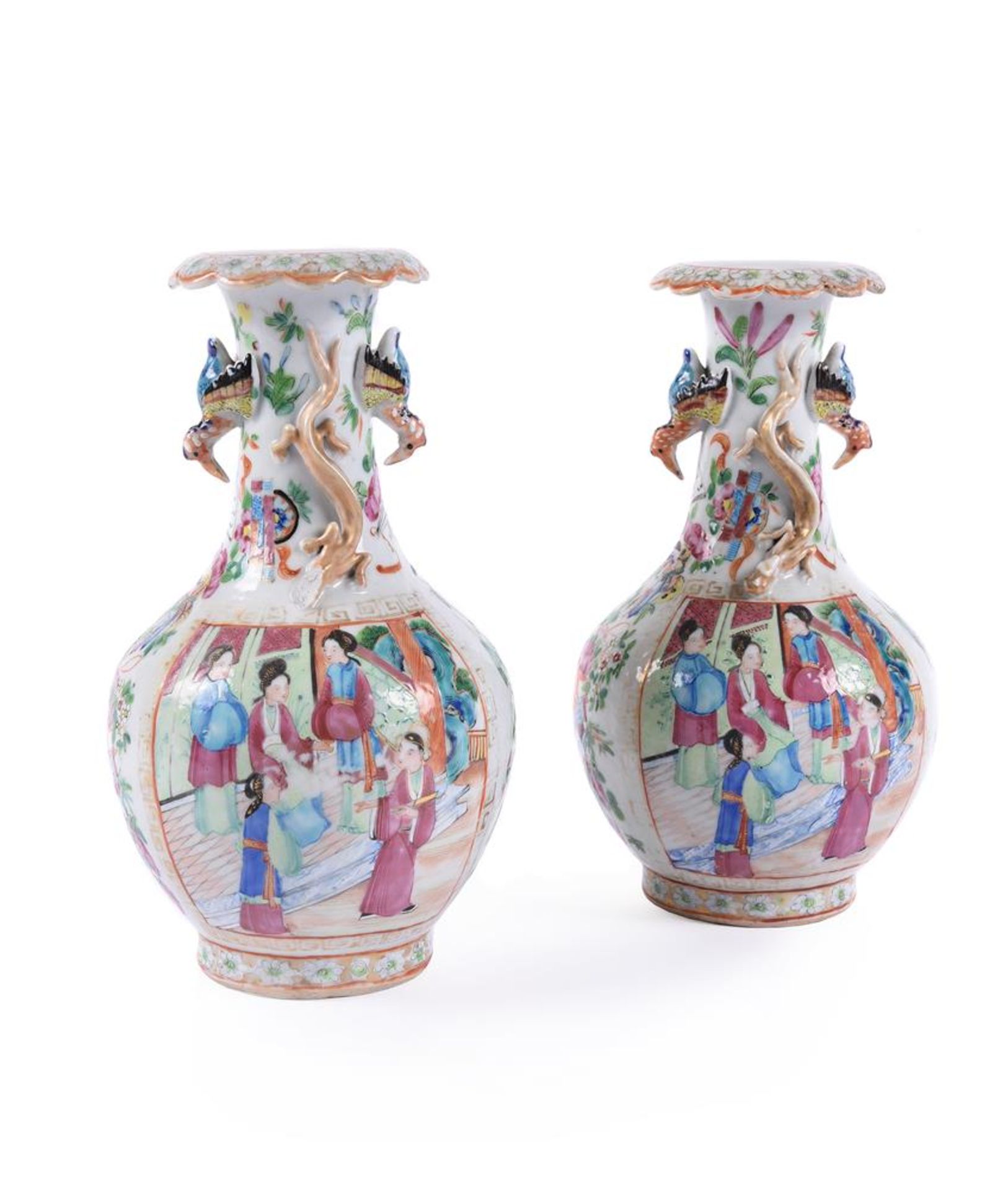 A PAIR OF CHINESE CANTON EXPORT TWIN-HANDLED VASES - Bild 3 aus 5