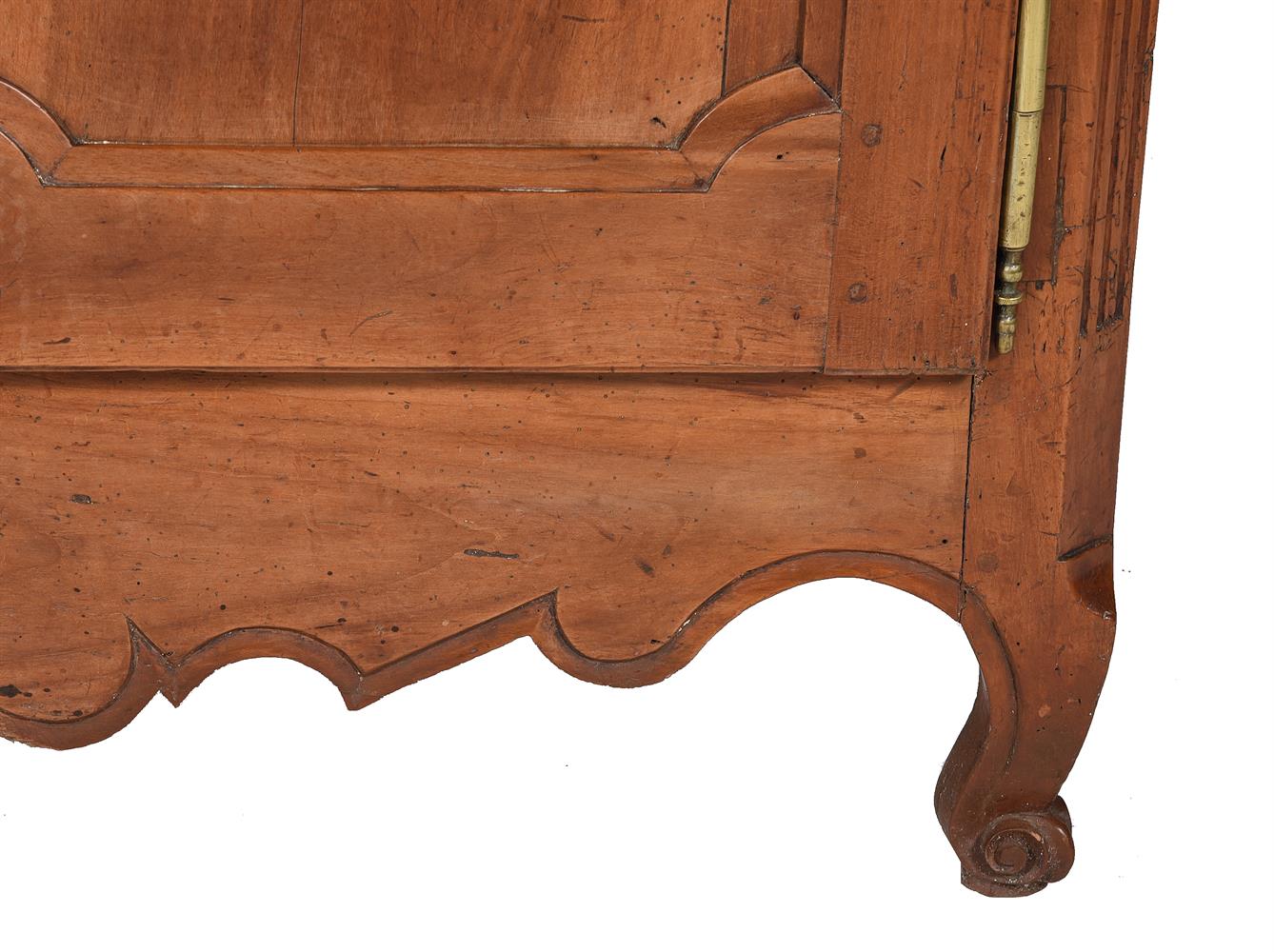 A FRENCH PROVINCIAL FRUITWOOD BUFFET - Image 5 of 5