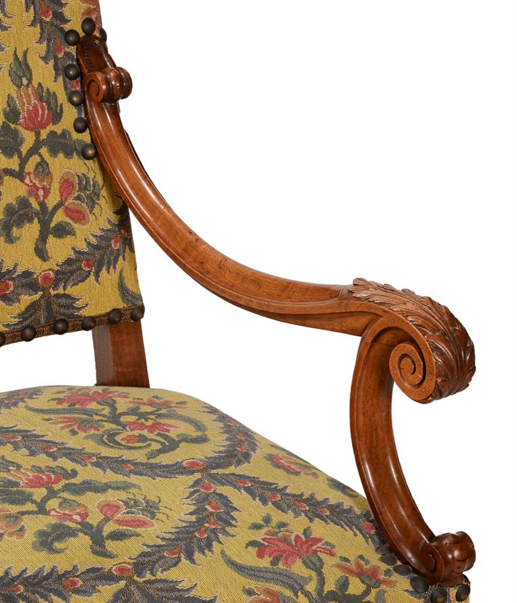 A PAIR OF CARVED WALNUT AND UPHOLSTERED OPEN ARMCHAIRS IN LOUIS XIV STYLE - Bild 2 aus 3