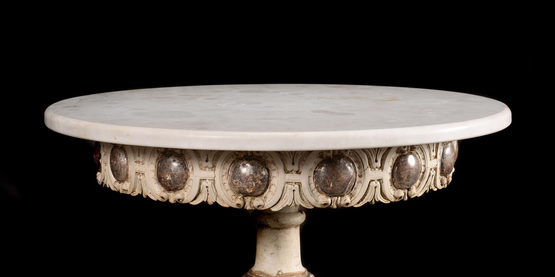 A PAINTED WOOD TRIPOD TABLE WITH MARBLE TOP - Image 2 of 4