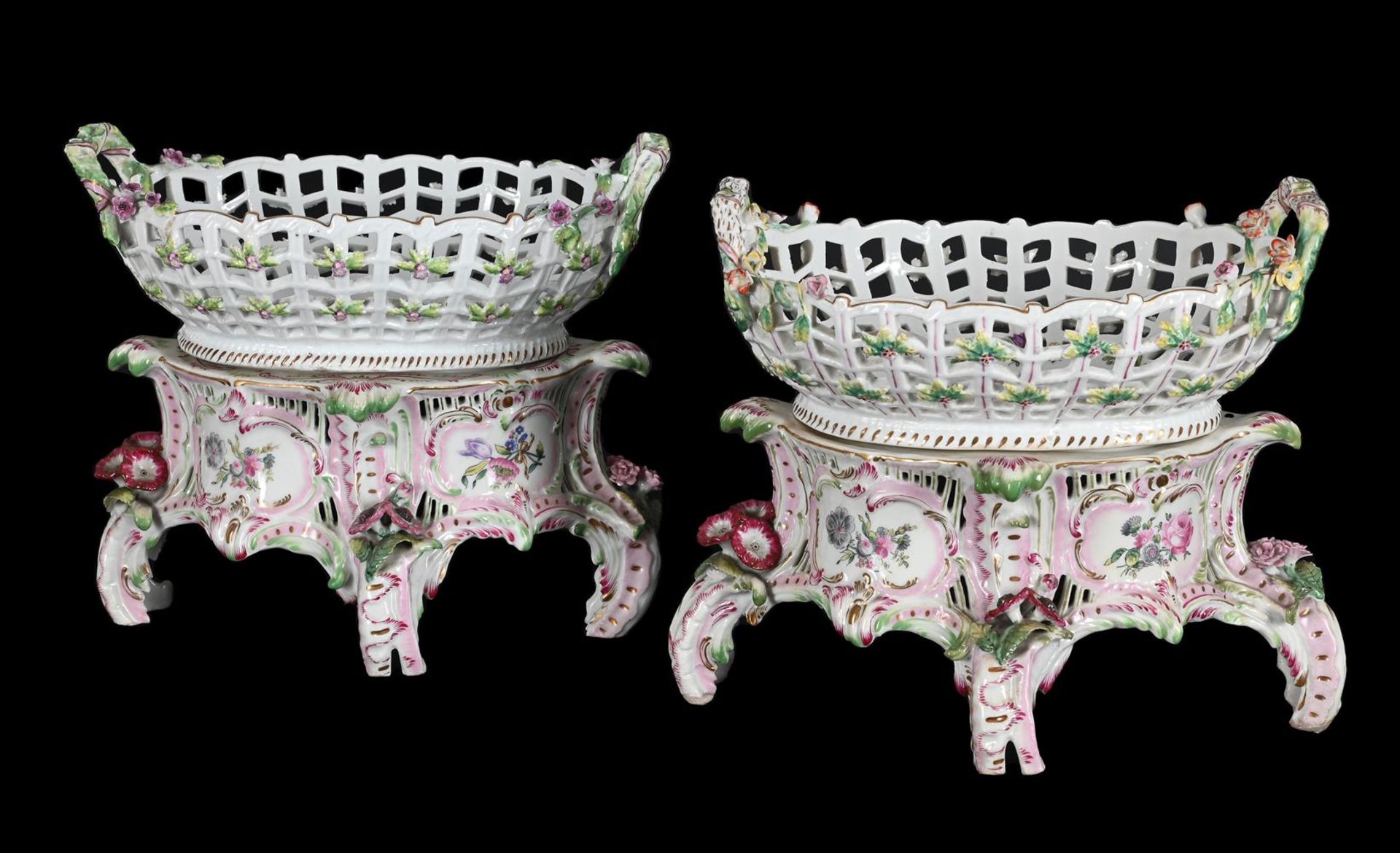 TWO PAIRS OF SIMILAR HEREND PIERCED BASKETS AND STANDS - Bild 2 aus 7