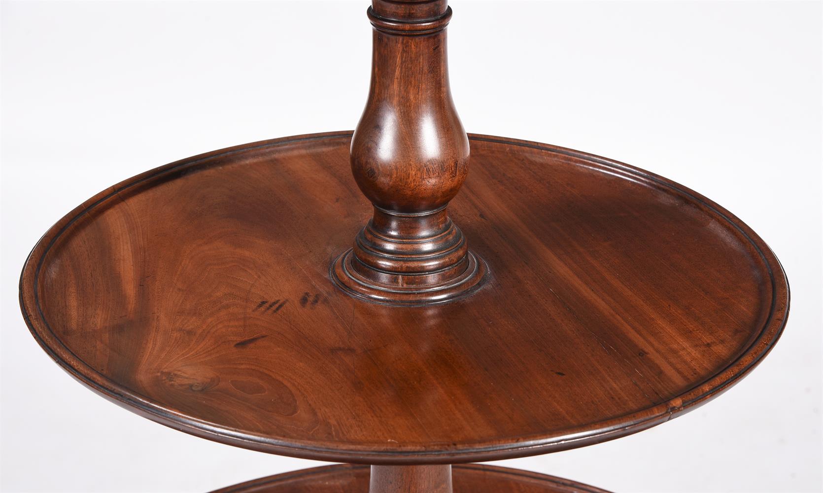 A GEORGE III MAHOGANY THREE TIER DUMB WAITER - Image 3 of 3