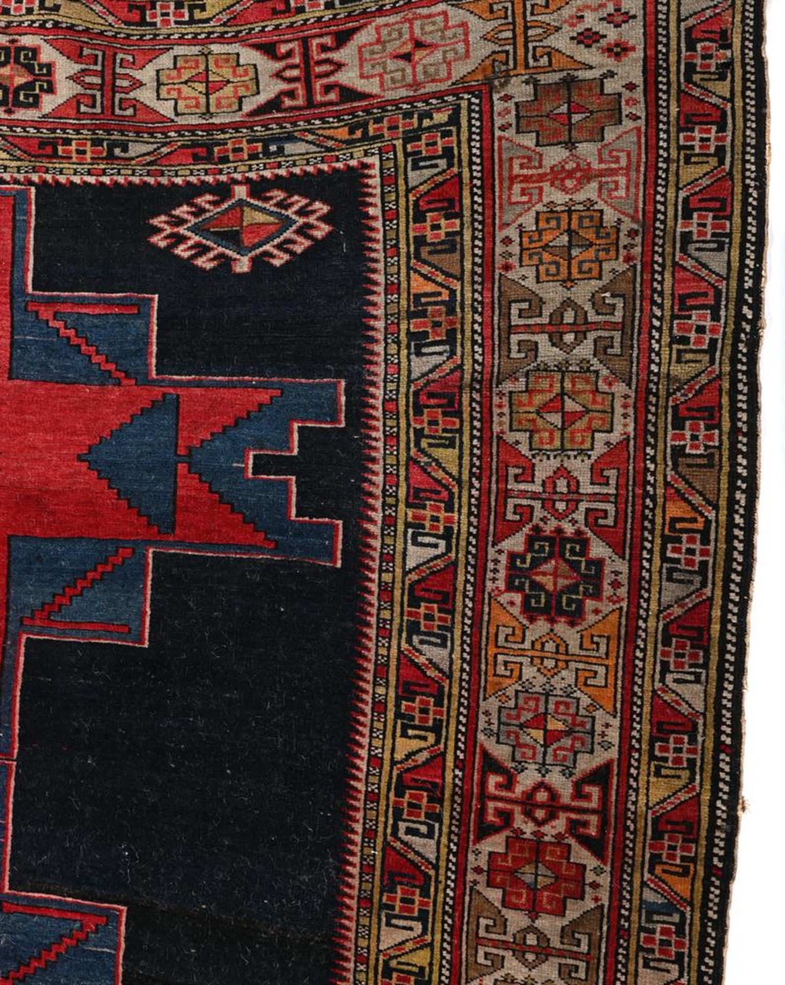 A CAUCASIAN STYLE PRAYER RUG - Bild 4 aus 5