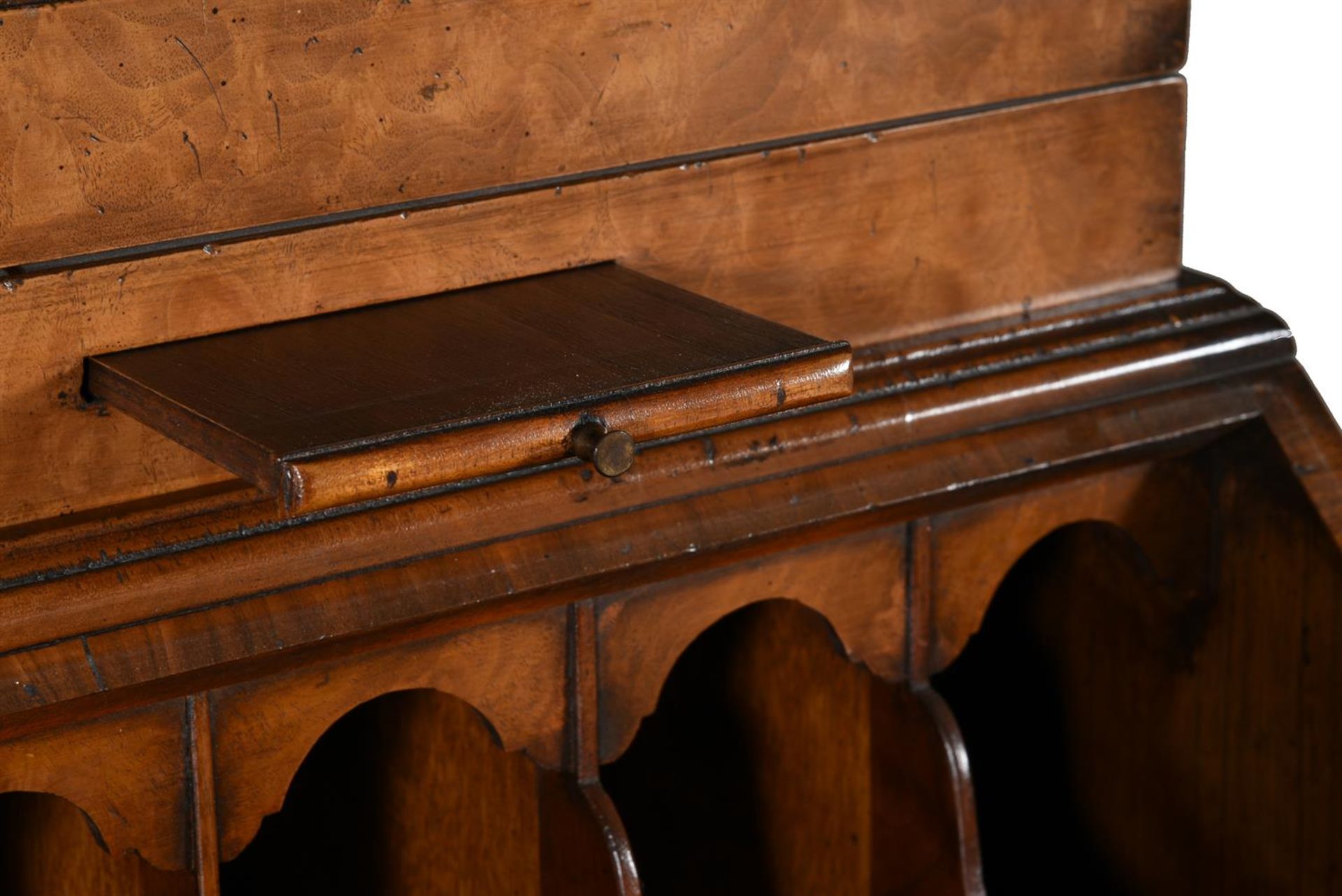 A WALNUT DOUBLE-DOME TOP BUREAU BOOKCASE IN QUEEN ANNE STYLE - Bild 6 aus 8