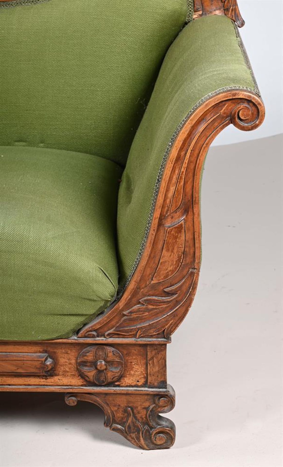 A VICTORIAN CARVED WALNUT CHAISE LONGUE - Bild 2 aus 2