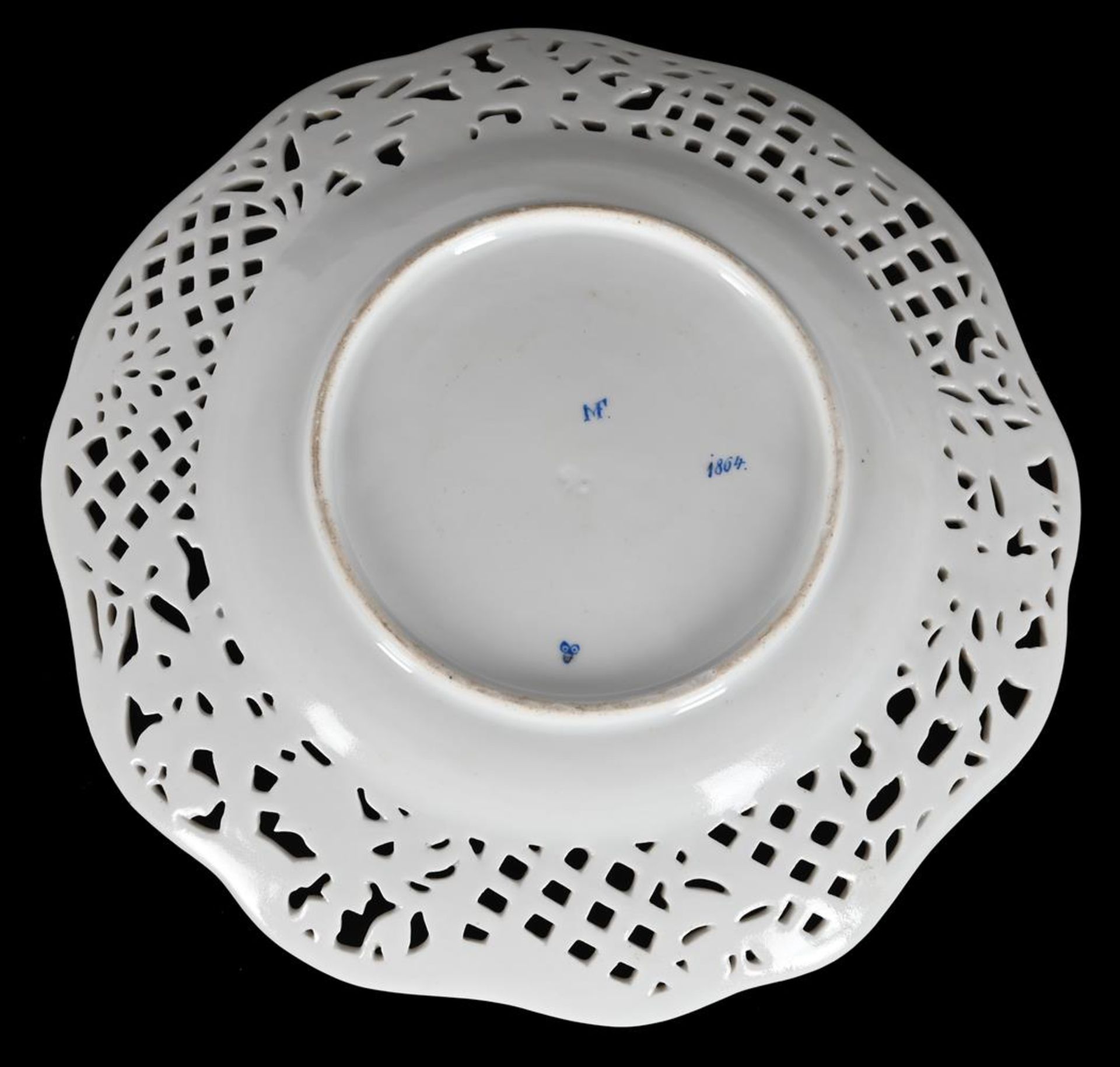 A SET OF SIXTEEN VARIOUS HEREND DESERT PLATES IN SIZES - Bild 2 aus 2