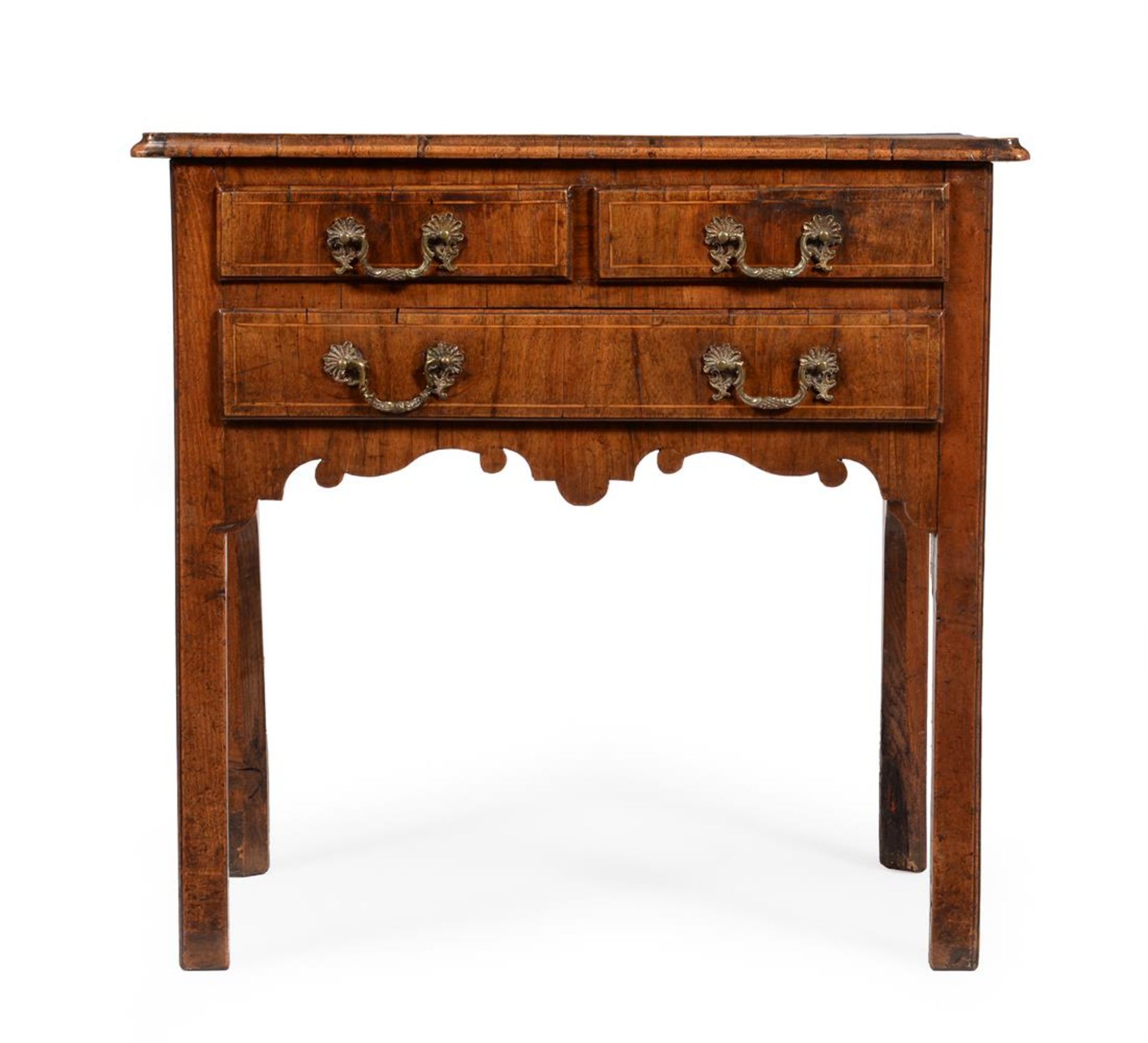 A GEORGE II WALNUT SIDE TABLE - Bild 2 aus 3