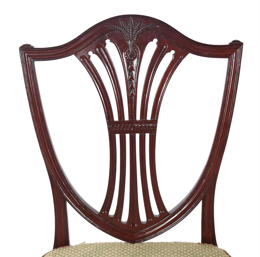 A SET OF EIGHT MAHOGANY DINING CHAIRS IN GEORGE III STYLE - Image 3 of 4