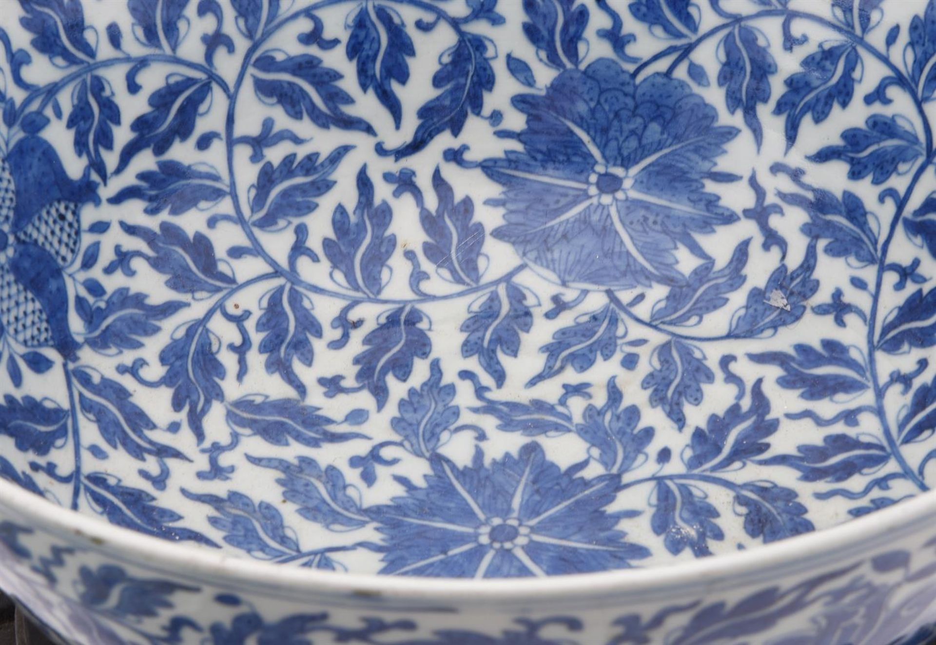 A CHINESE BLUE AND WHITE BOWL - Bild 2 aus 3