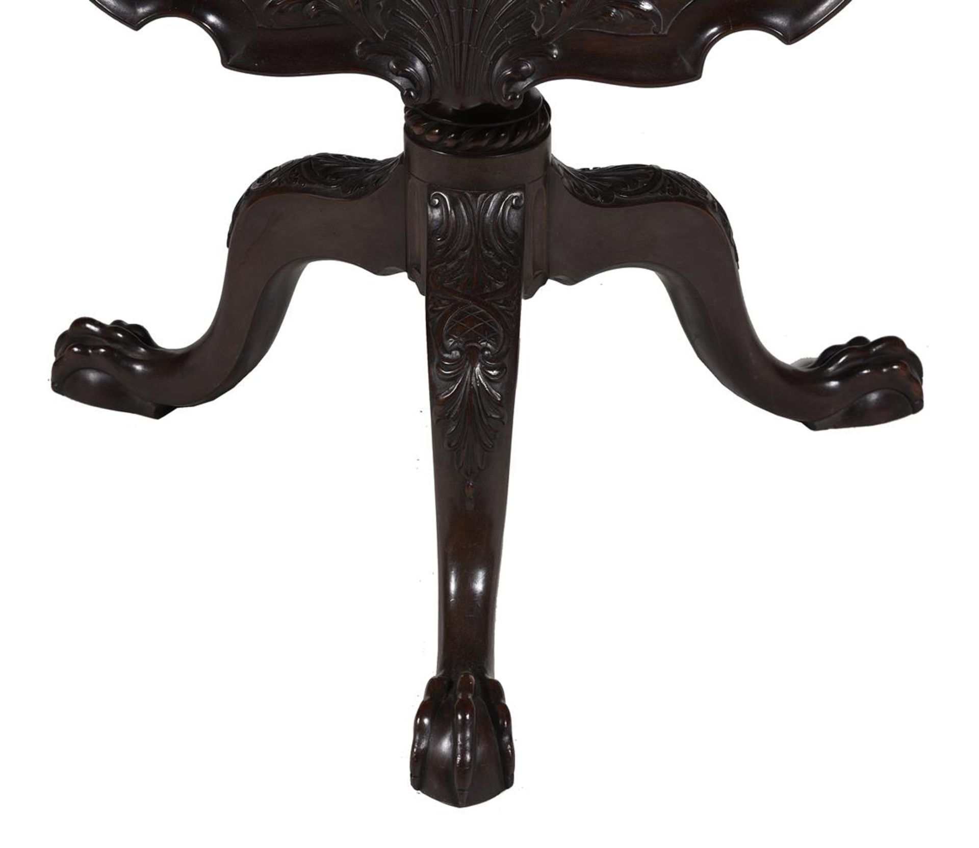 A CARVED MAHOGANY 'BIRDCAGE' TRIPOD TABLE IN IRISH GEORGE II STYLE - Bild 3 aus 4