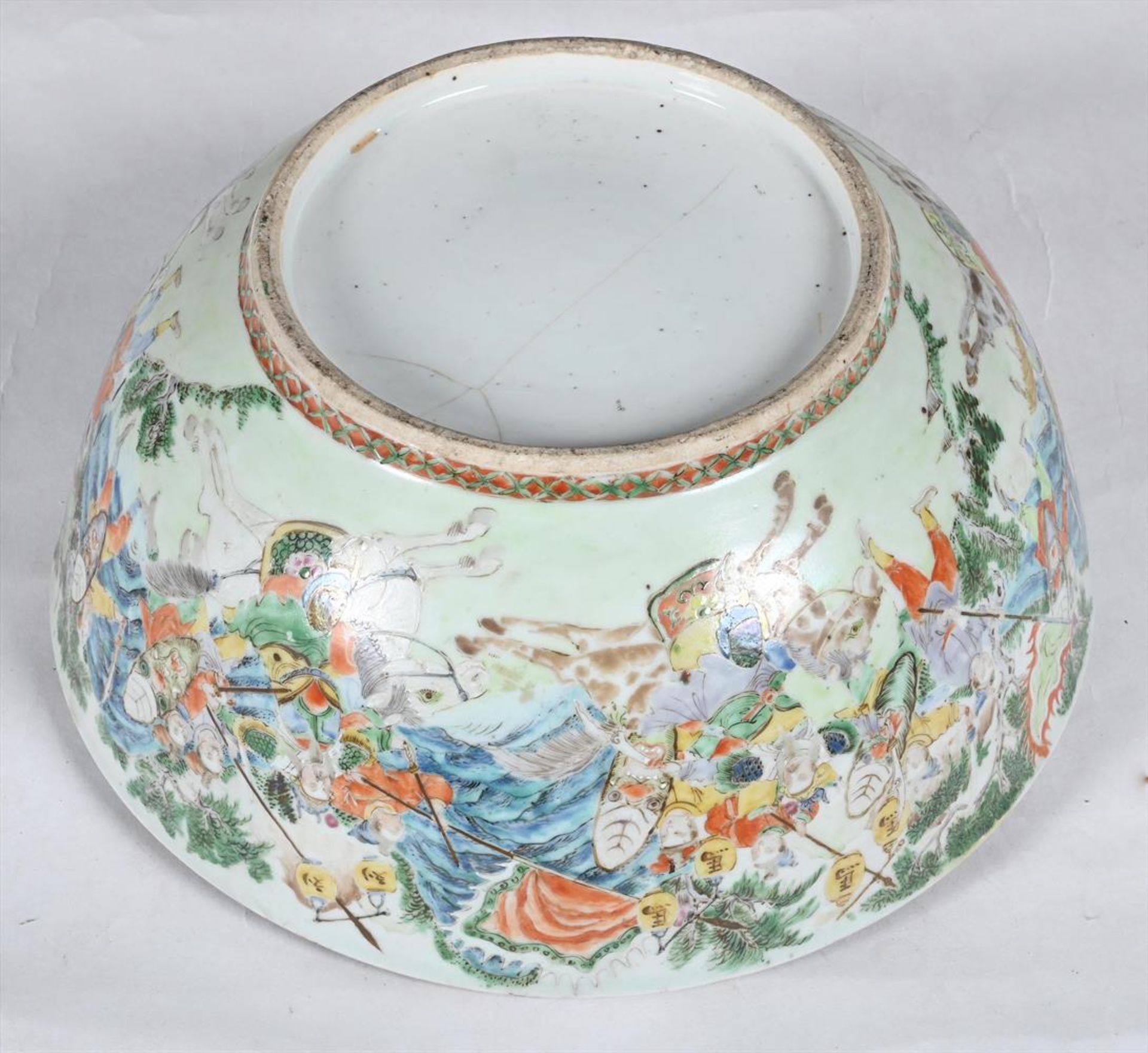 A CHINESE FAMILLE ROSE PUNCH BOWL - Bild 3 aus 4