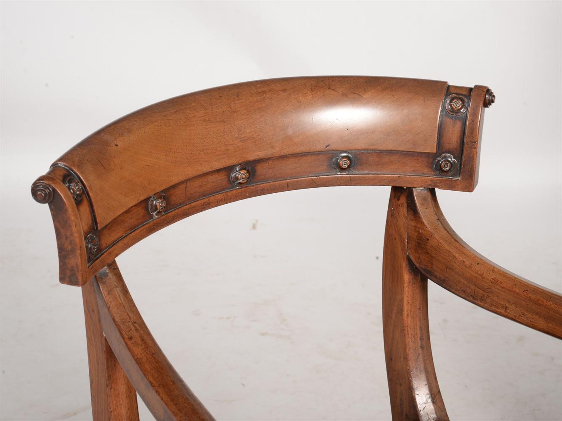 A PAIR OF GEORGE IV MAHOGANY ARMCHAIRS - Bild 2 aus 2