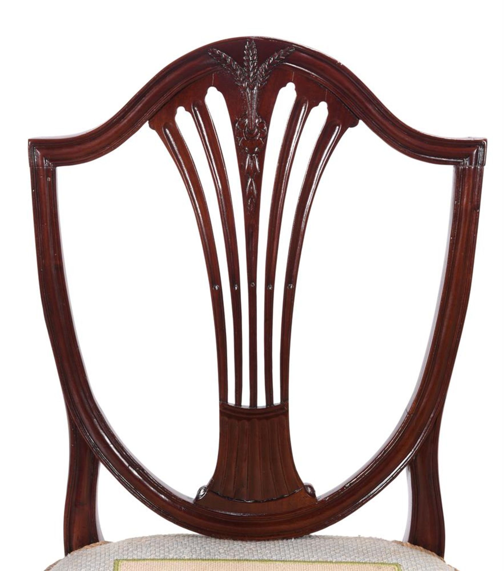 A SET OF EIGHT MAHOGANY DINING CHAIRS IN GEORGE III STYLE - Bild 2 aus 4