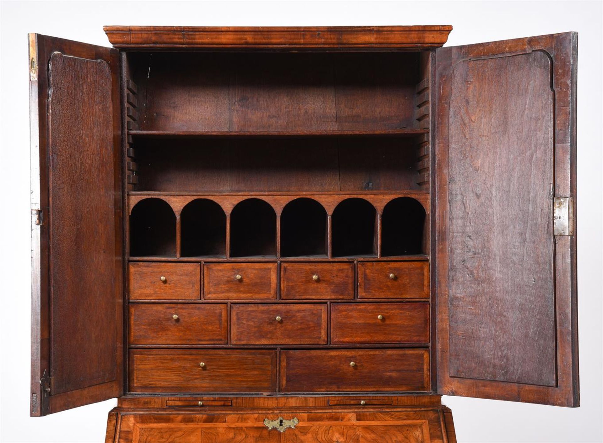 A GEORGE II WALNUT BUREAU BOOKCASE - Bild 4 aus 4