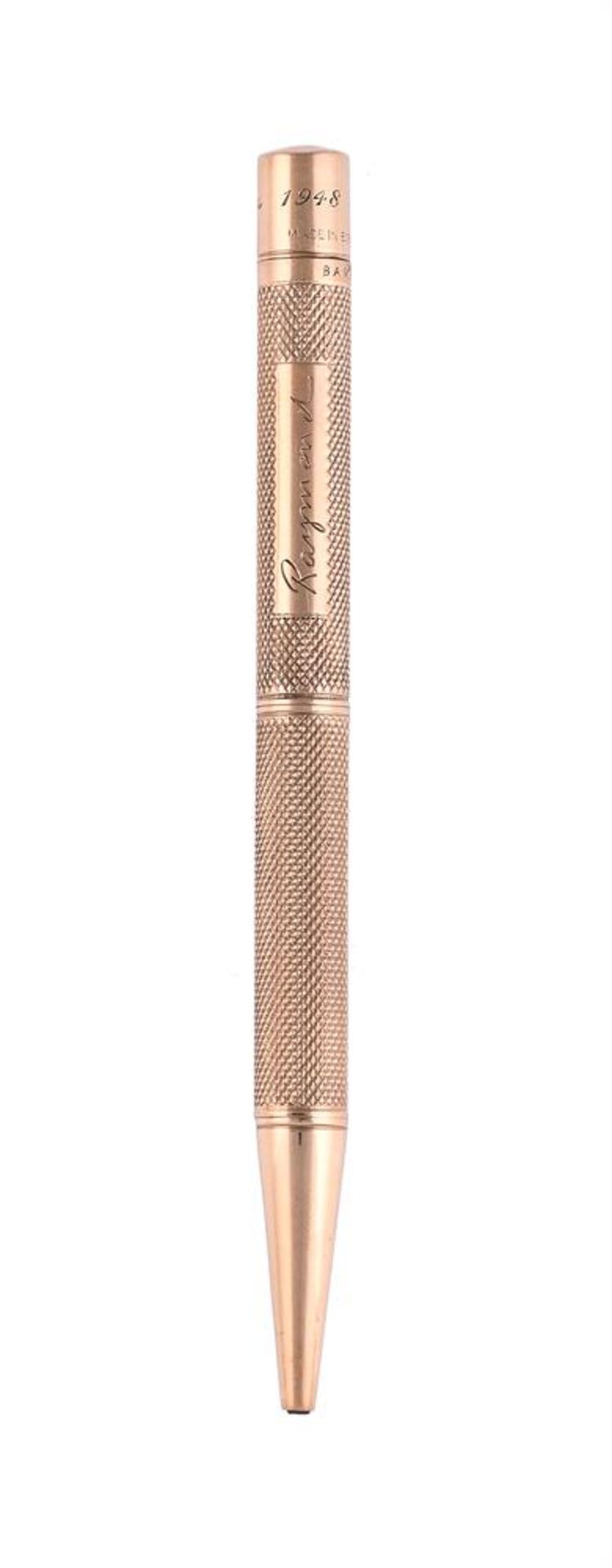 A 9 CARAT GOLD PROPELLING PENCIL