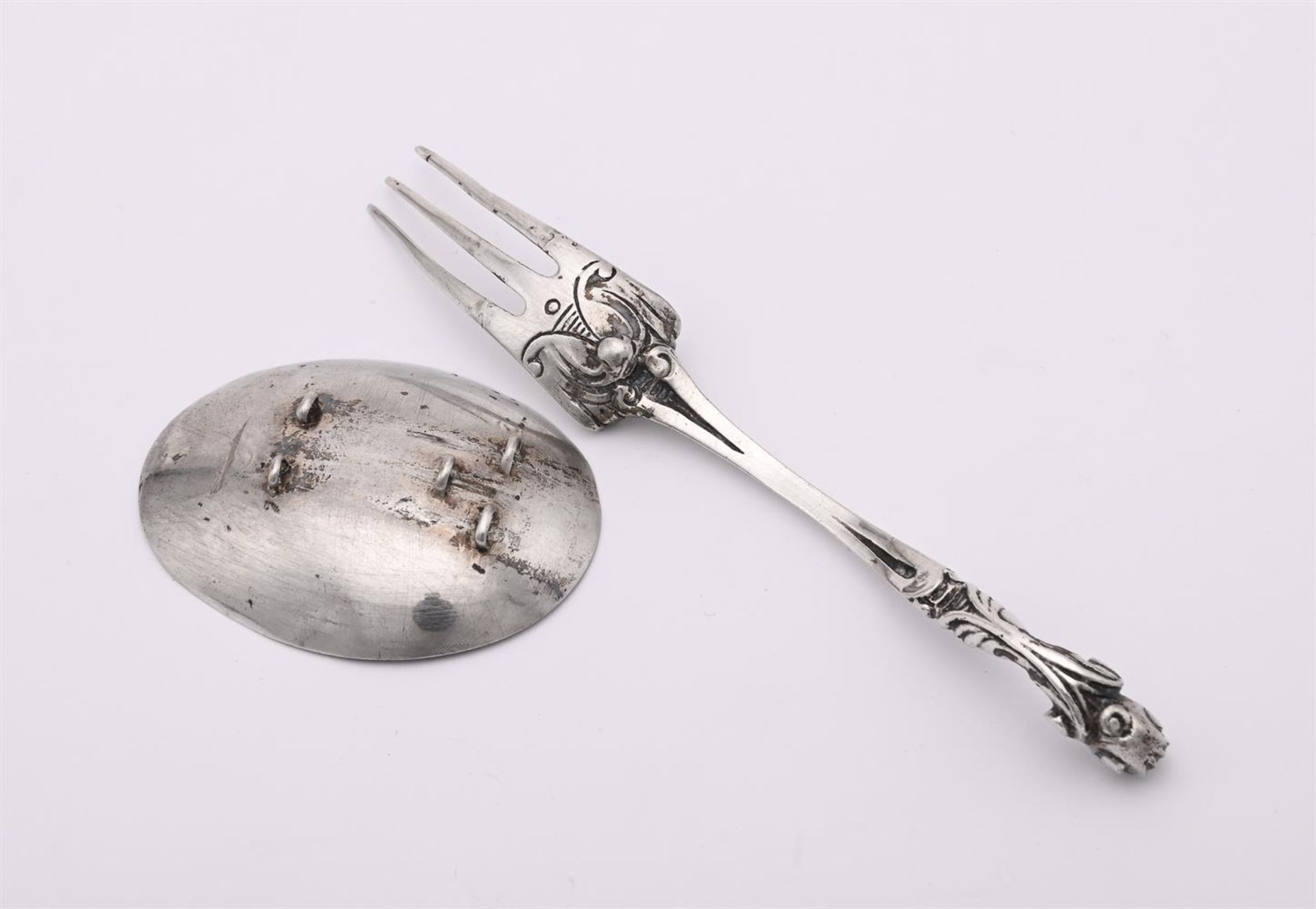 A DUTCH SILVER TRAVELLING COMBINATION SPOON AND FORK - Image 3 of 5