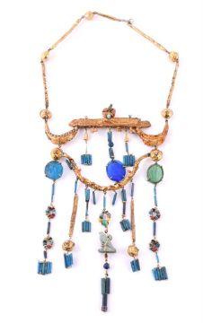 ATTRIBUTED TO LISA SOTILIS, AN ANTIQUE STYLE FRINGE NECKLACE