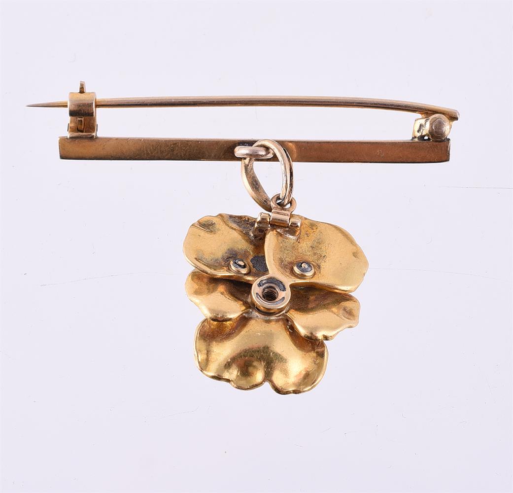 A MID VICTORIAN ENAMELLED GOLD PANSY BROOCH/PENDANT, CIRCA 1880 - Image 2 of 2