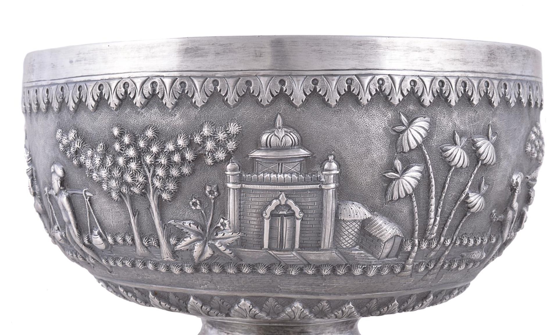 AN INDIAN REPOUSSE SILVER PUNCH BOWL - Image 3 of 4