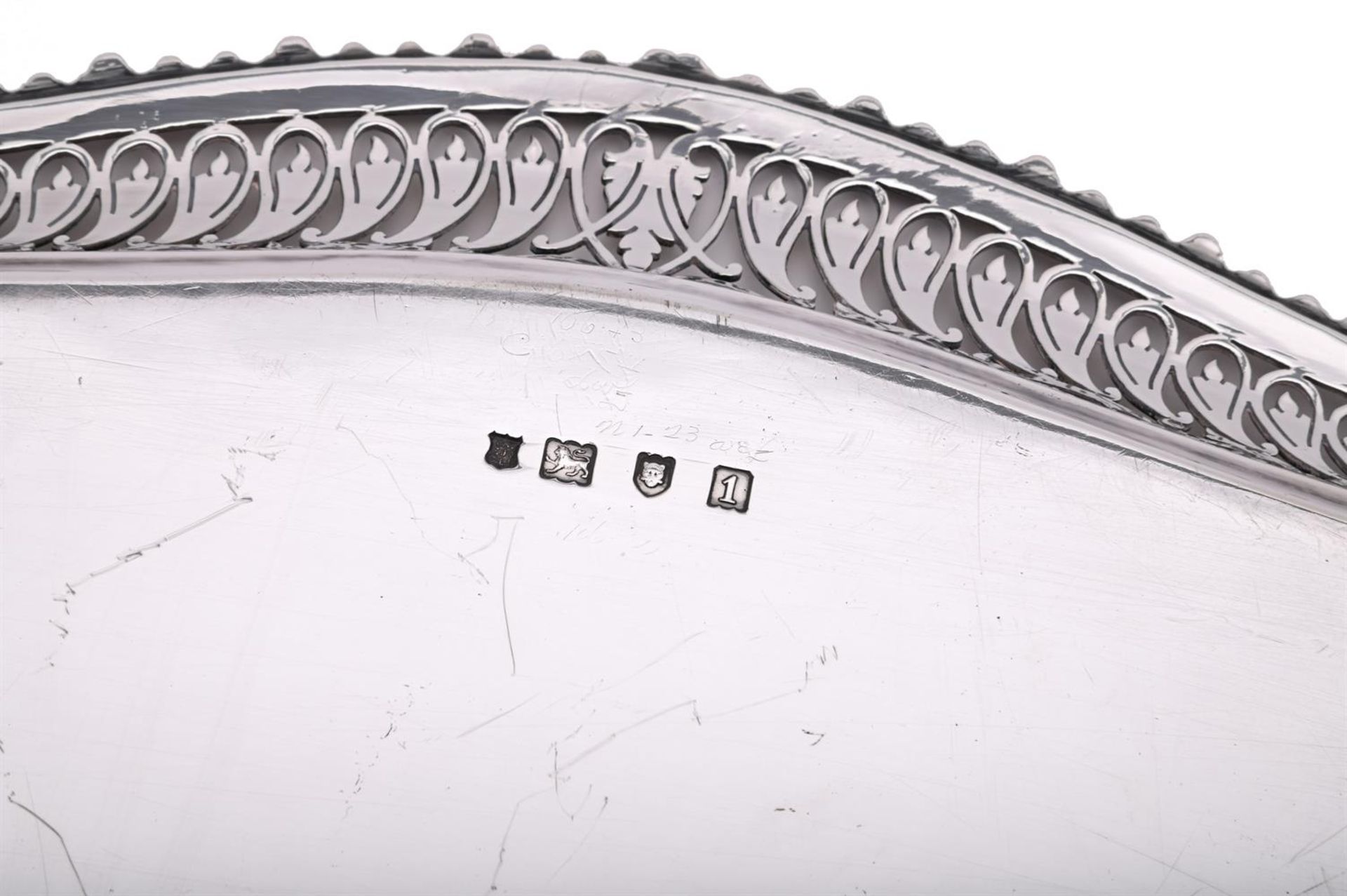 AN EDWARDIAN SILVER SHAPED OBLONG TRAY - Image 3 of 3