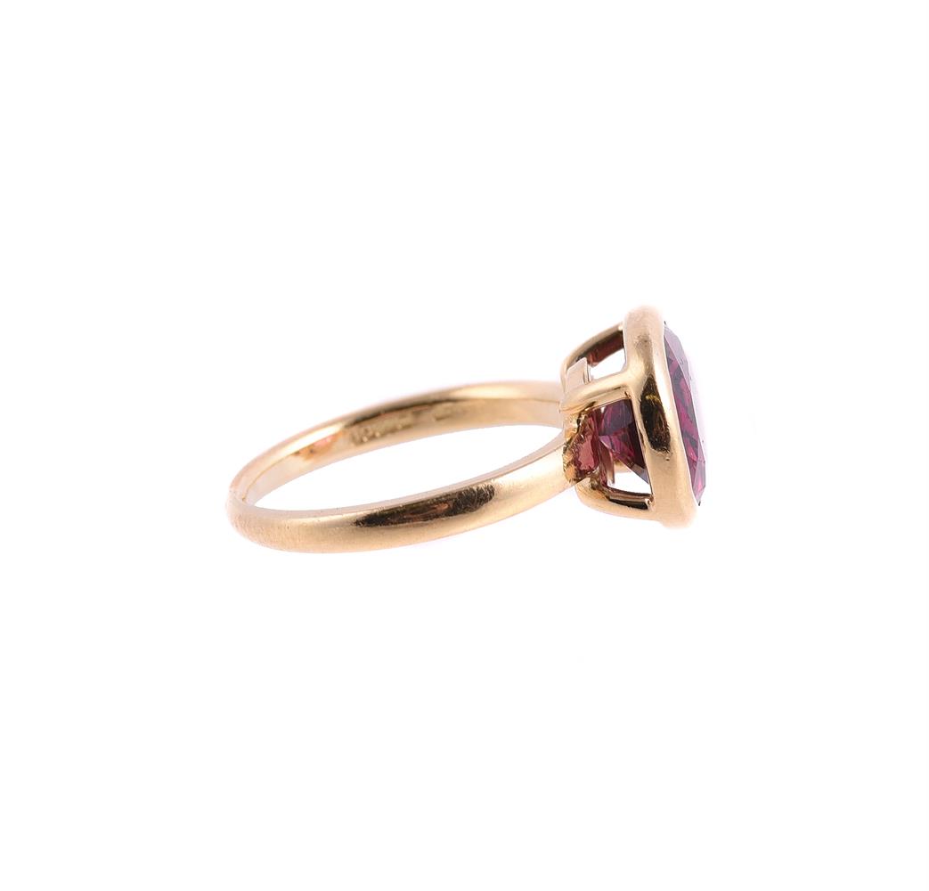 A SINGLE STONE GARNET RING, LONDON 2018 - Image 2 of 2